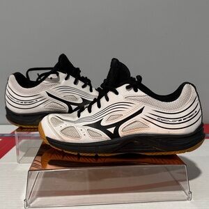Mizuno White and Black Athletic Shoes
